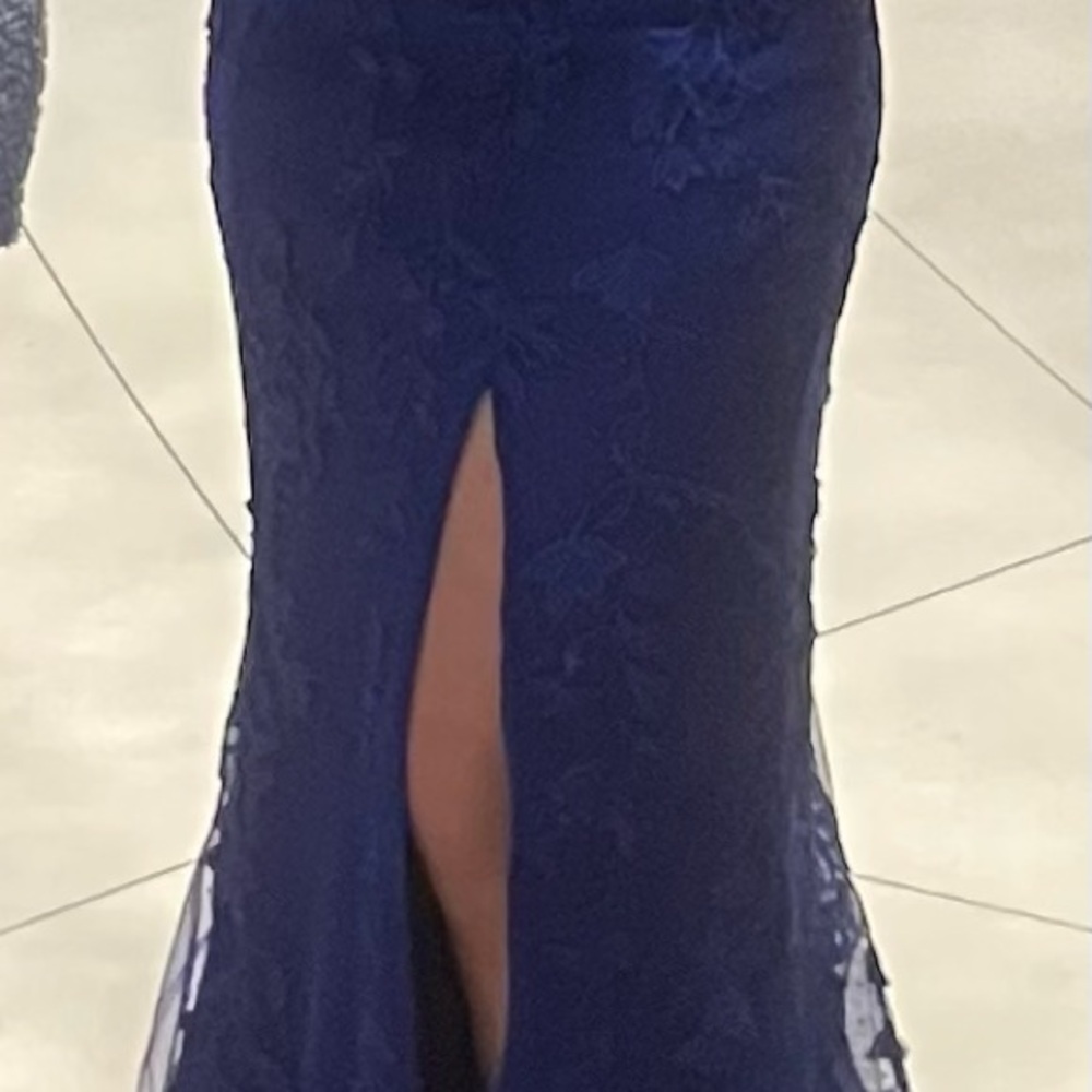 Elegant Royal Blue Lace Evening Gown